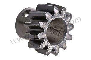 DISTRIBUTOR PINION CLOCKWISE ROTATION  (93060242204)