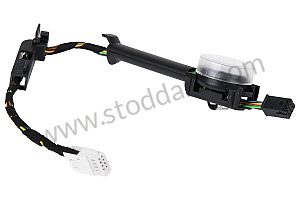 RAIN SENSOR OPTION: AUTOMATICALLY DIMMABLE INTERIOR AND DOOR MIRRORS (Option code: I267), OPTION: RAINS SENSOR (Option code: I268)