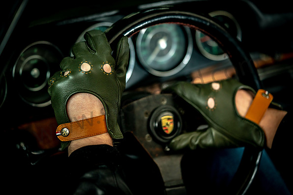 99A001026985 - GREEN LEATHER DRIVING GLOVES - VINTAGE RACERS for Porsche 