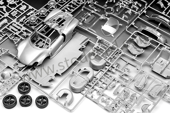 99A001070281 - COMPLETE MODEL KIT 918 SPYDER (SCALE 1/24) for Porsche 