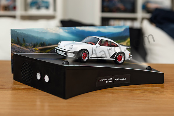 99A001083264 - 911 TURBO WHITE ADVENT CALENDAR 1/24 SCALE WITH ENGINE SOUND (ENGLISH & GERMAN) for Porsche 