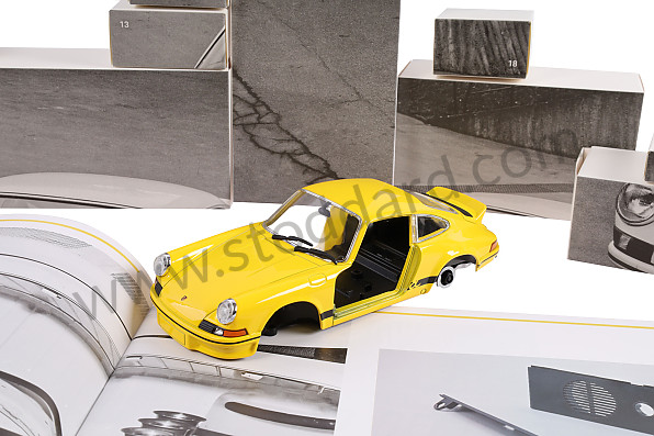 99A001083265 - 911 CARRERA 2.7 RS YELLOW ADVENT CALENDAR 1/24 SCALE WITH ENGINE SOUND AND LEDS (ENGLISH & GERMAN) for Porsche 