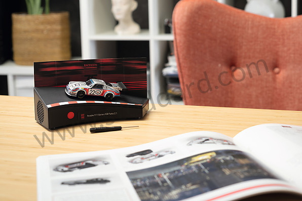 99A001114505 - 911 CARRERA RSR TURBO 2.1 MARTINI RACING ADVENT CALENDAR 1/43 SCALE WITH ENGINE SOUND (ENGLISH & GERMAN) - 75 YEARS MOTORSPORT EDITION for Porsche 