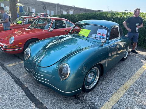 The Franklin 356 built by Pete’s Custom Coachbuilding was in attendance, gathering many, many onlookers.