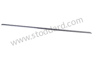 MOULDING METALLIC TITANIUM / METALLIC TITANIUM (D7Z) / RIGHT / OPTION: ALUMINIUM PACKAGE TITANIUM METALLIC (Option code: IQJ5) (95555928810D7Z)